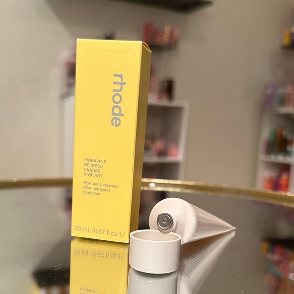 SOLD RHODE Pineapple Refresh Cleanser - Picture 4 of 4
